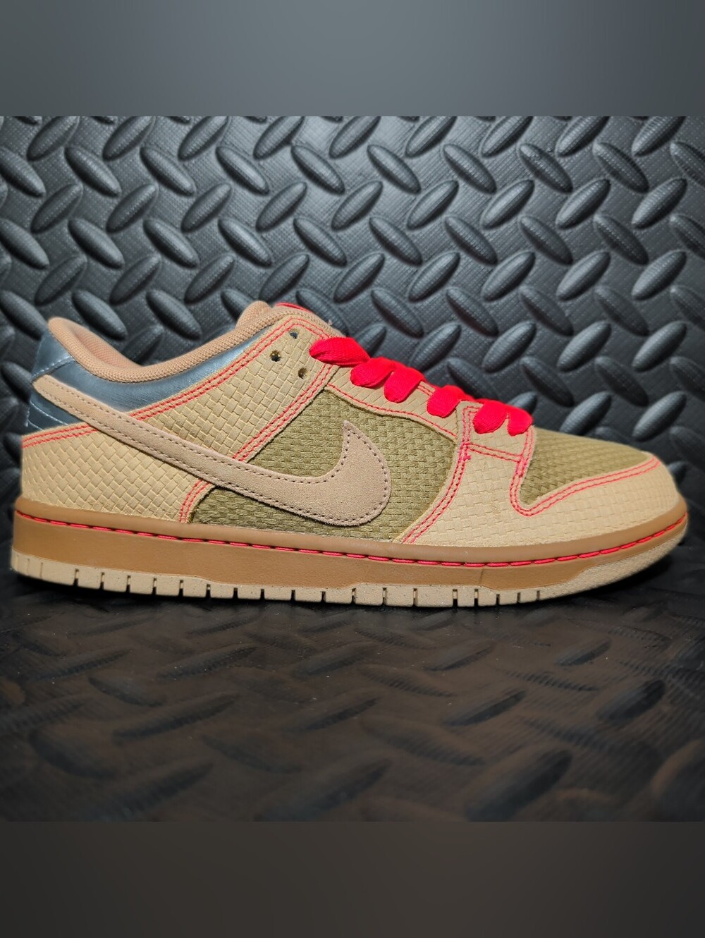 Nike SB Dunk Low “Som Tum” size 8